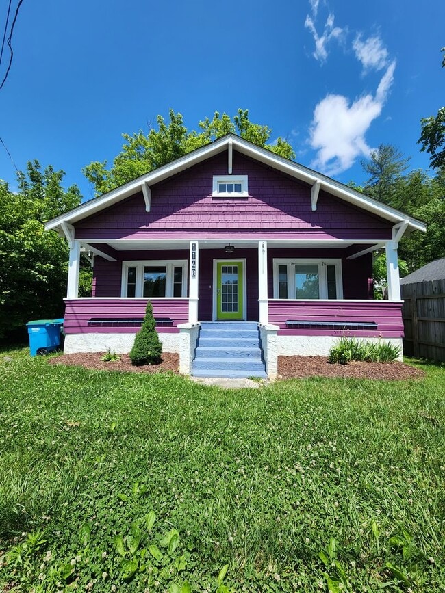 Building Photo - Fairview Bungalow