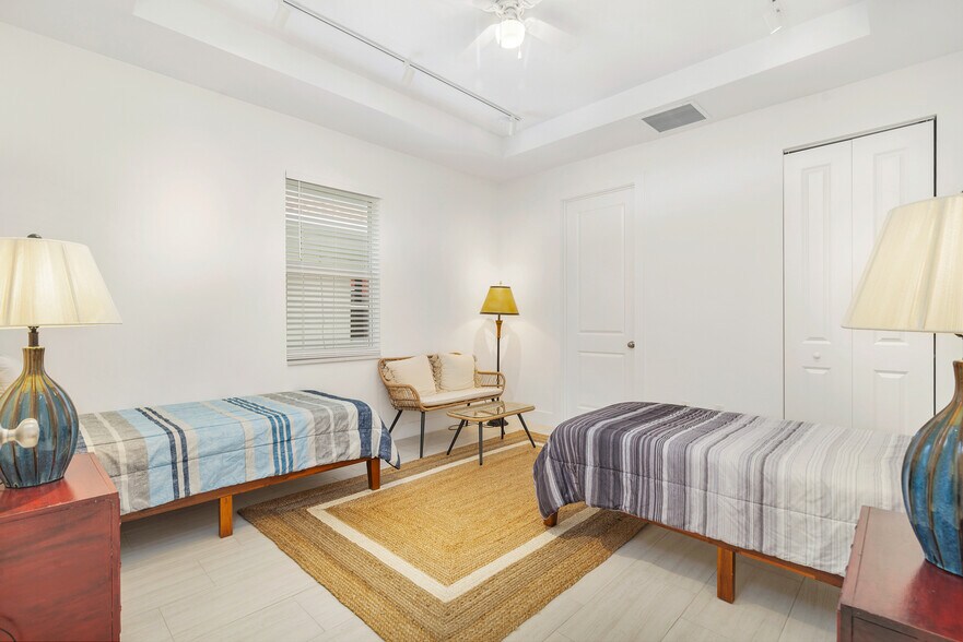 Building Photo - 520 El Vedado