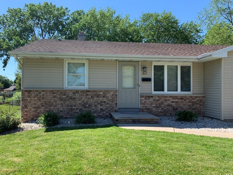 Quiet neighborhood - 817 Smits St