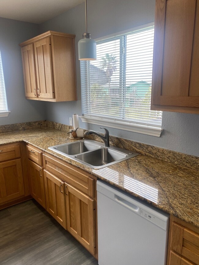 Building Photo - 16712 Fletcher Christian