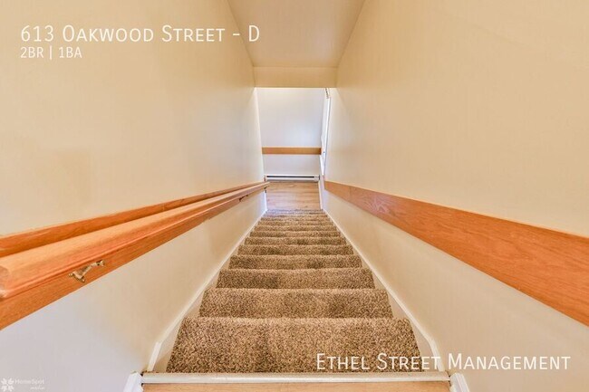 Building Photo - 613 Oakwood St