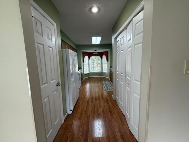 Building Photo - 222- Hanover Place Bev Roberts Rentals and...