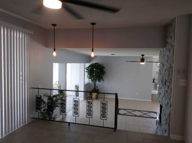 Building Photo - Gorgeous 3 bedroom, 2 bath