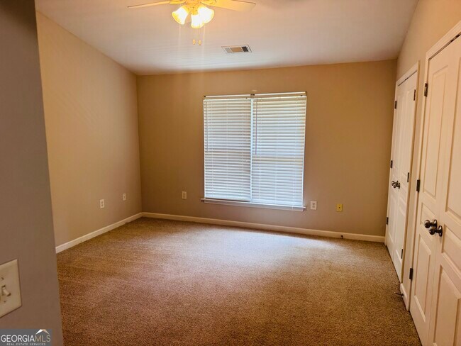 Building Photo - 490 S Barnett Shoals Rd