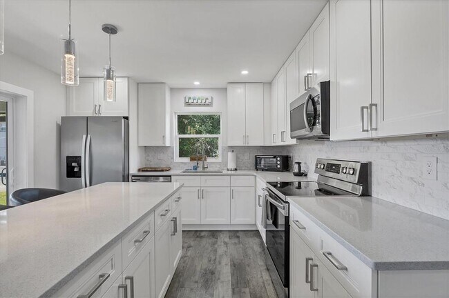 Building Photo - 12025 Saragossa Ln