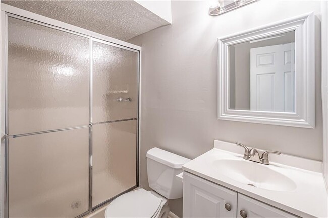 Building Photo - 2407 Redfield Dr