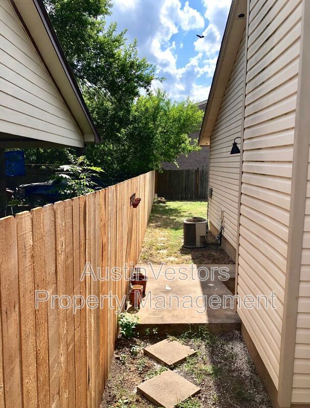 Building Photo - 10302 Annie Oakley Trail