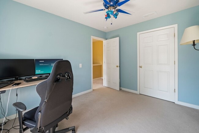 Building Photo - Beautiful 4 Bedroom, 2.5 Bath in Ballantyne Area