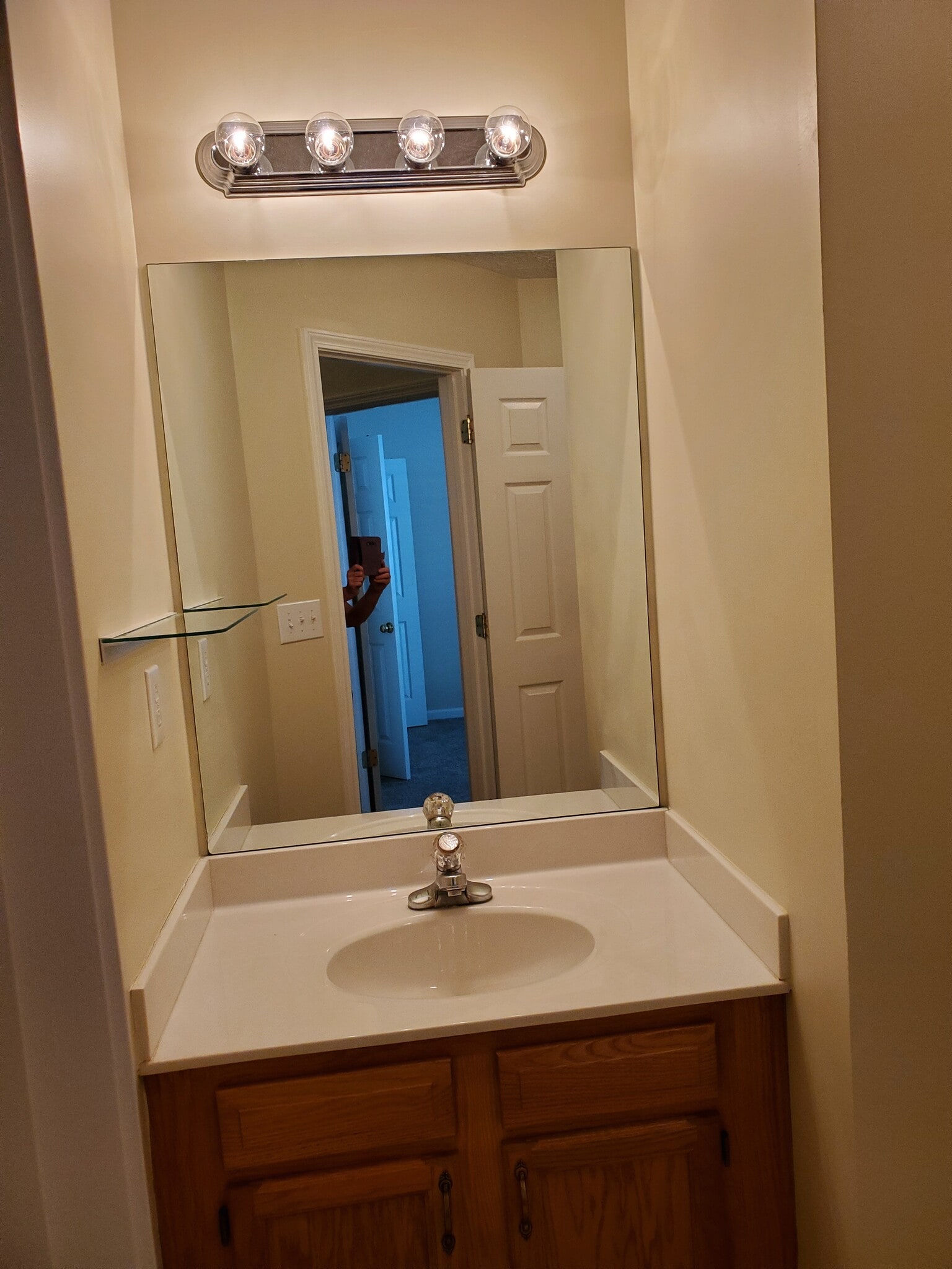 Guest Bath - 2748 Michelle Park