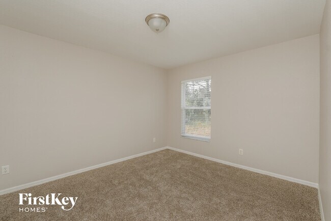 Building Photo - 2920 Tusket Ave