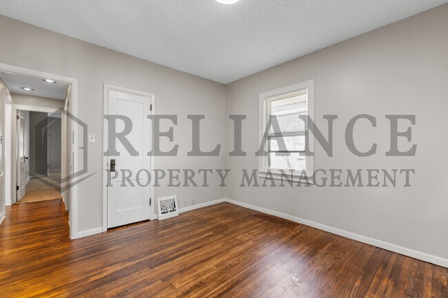 Building Photo - 1007 N Yale Ave