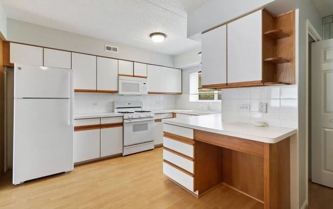 Building Photo - 2 BED 2 BATH CONDO