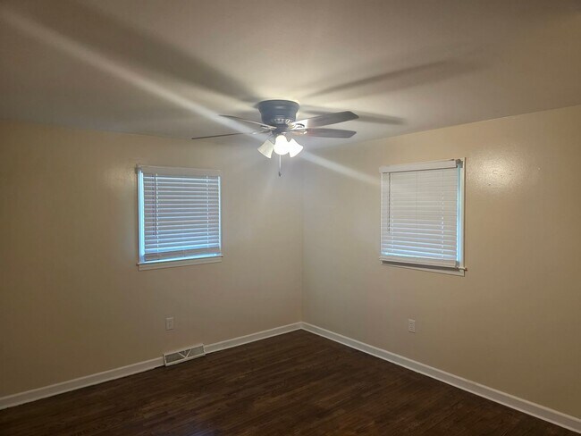 Building Photo - Beautiful Home Just Hit the Market