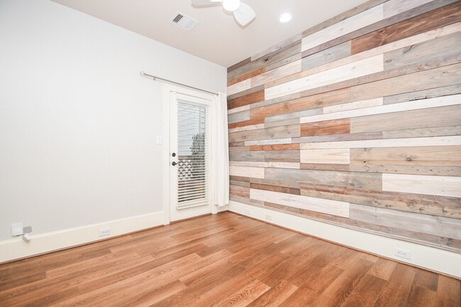 Building Photo - 1222 W 17th St