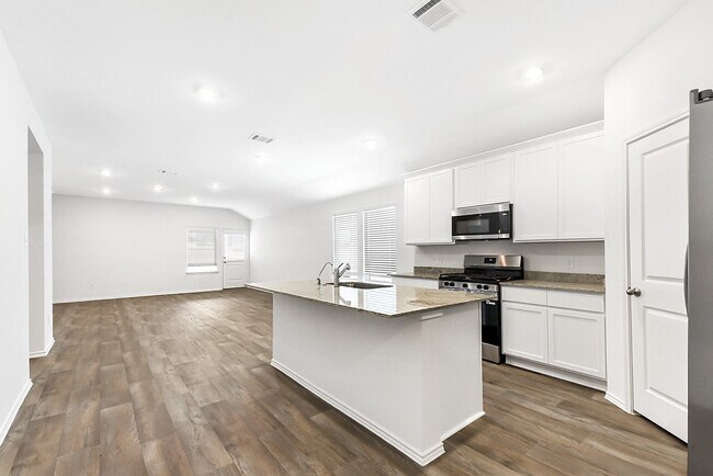 Building Photo - 3710 Turnpike Dr