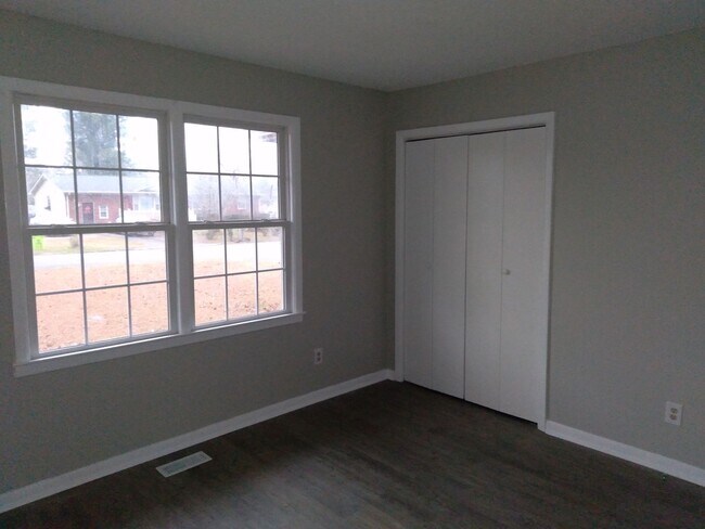 Building Photo - 309 Tall Pine Rd