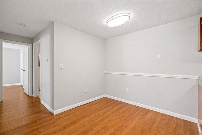 Building Photo - 5 Thoreau Ct