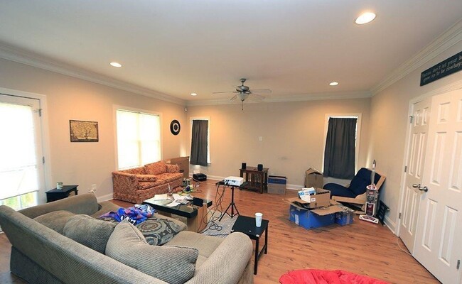 Building Photo - Great home in Chapel Hill!