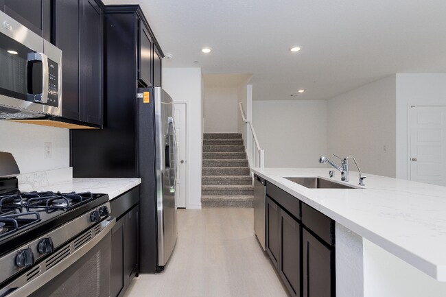Building Photo - 600 N Carriage Hill Dr