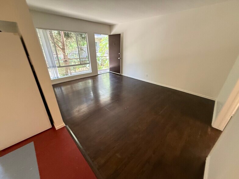 Building Photo - 5525 Carlton Way