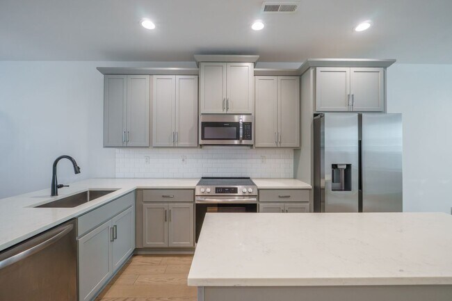 Building Photo - 608 Old Dominion Dr