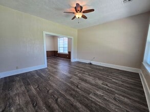 Building Photo - 3 Bedroom 2 Bath home in Asher!