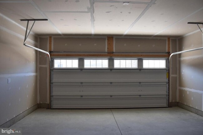 Building Photo - 24243 W Cypress Wy