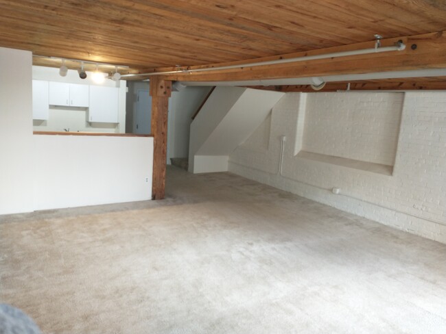Building Photo - 68 Thermos Ave