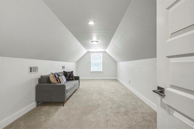 Building Photo - 6509 Shady Ln