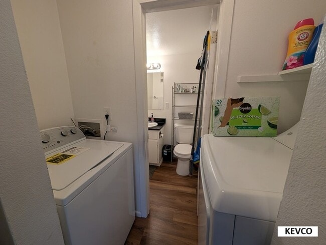 Building Photo - Great Townhome Near Horsetooth Resevoir!