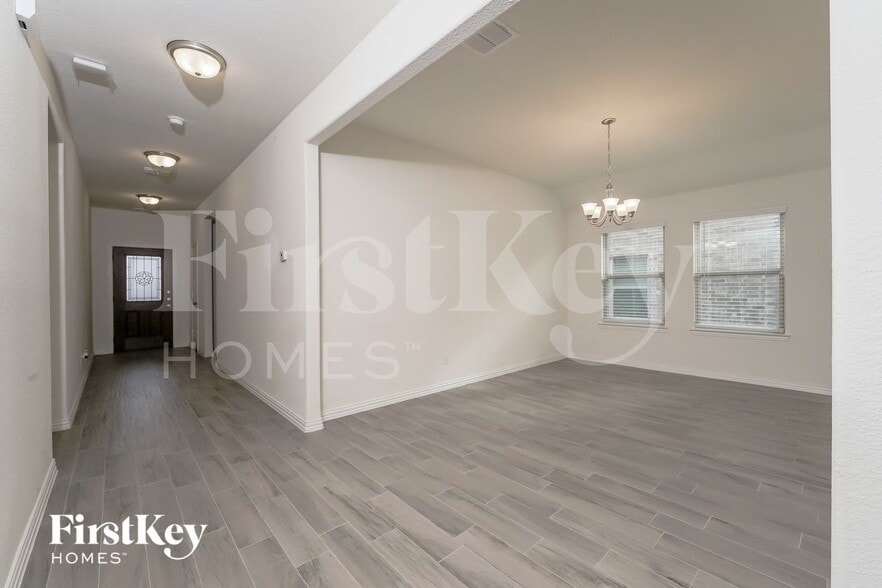 Building Photo - 815 Silverbell St