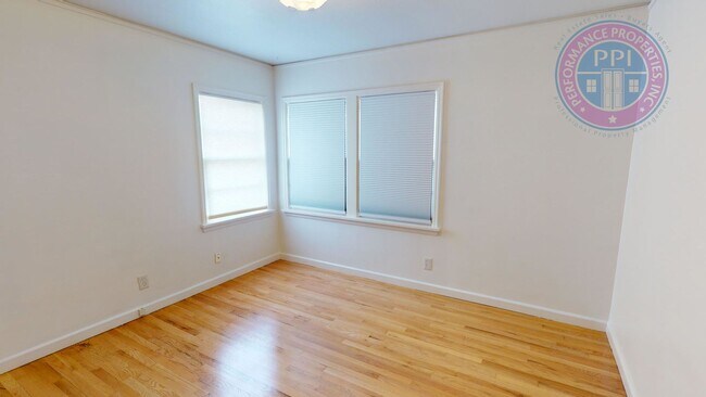 Building Photo - Gardener's Delight in Roseway Neighborhood! Charming NE Home Awaits" PET Friendly! NO SECURITY DE...