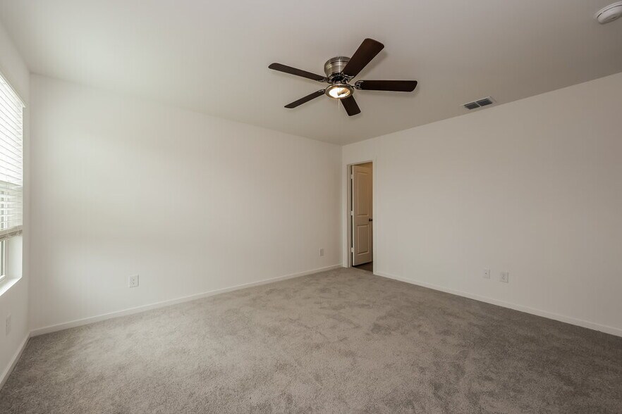 Building Photo - 10729 Revolver Dr