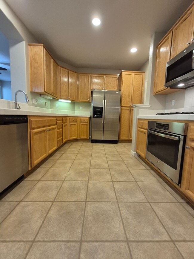 Building Photo - Now Leasing!! 3bd/2ba Gorgeous Single-Story Home Located In Roseville