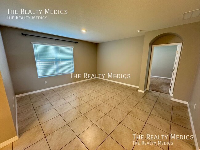Building Photo - 404 Tanglewood Dr