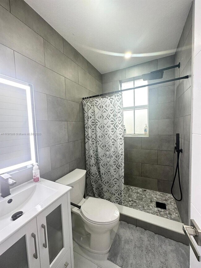 Building Photo - 11523 SW 137th Passage