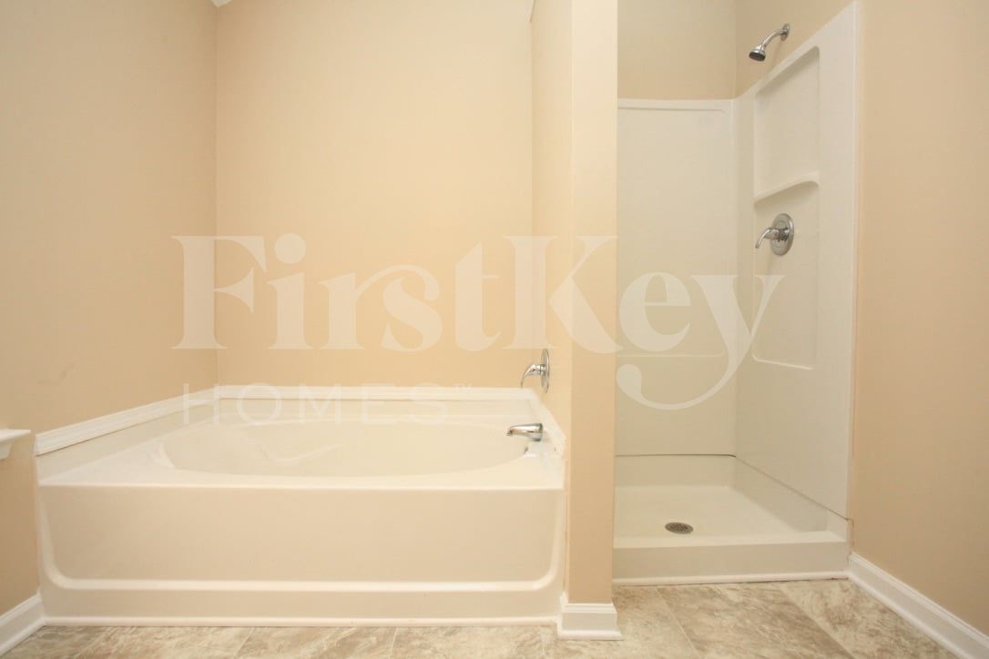 Building Photo - 906 Grassy Patch Ln