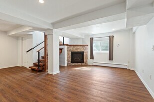 Building Photo - 6 W Brookside St