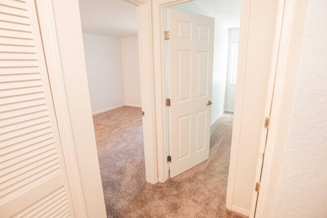 Building Photo - 3715 Tallyho Dr
