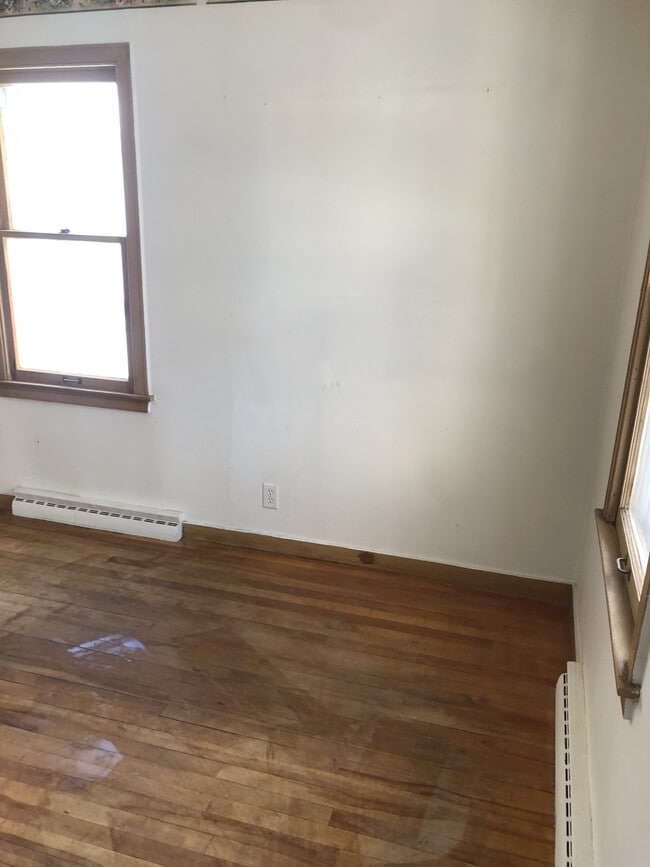 Building Photo - 539 Elm St