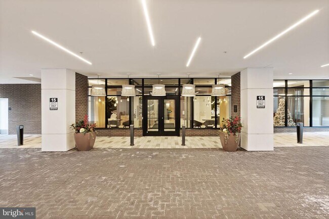 Building Photo - 925 N Fairfax St