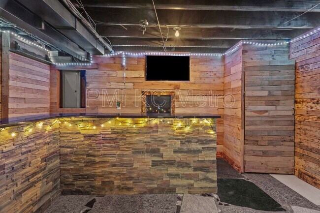 Building Photo - 824 SE 11 Terrace