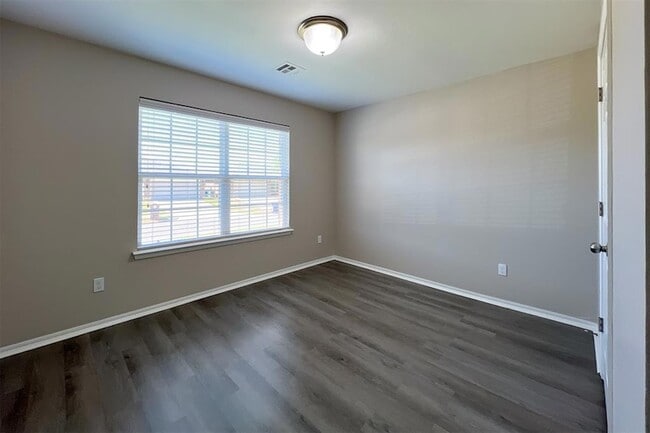 Building Photo - 2928 Cider Mill Ln