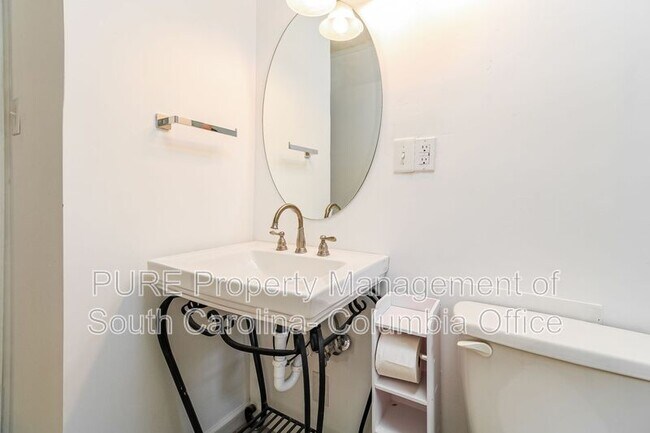 Building Photo - 2308 Manse St
