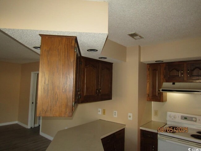Building Photo - 4222 Pinehurst Cir