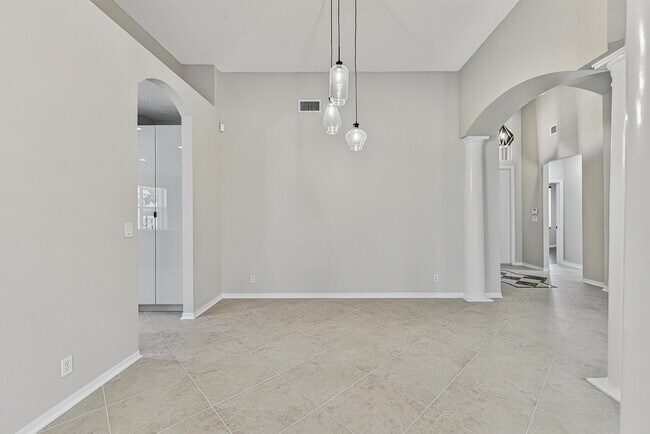 Building Photo - 12325 Cascades Pointe Dr