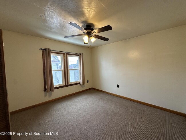 Building Photo - 548 Main St