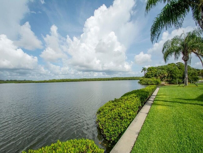 Building Photo - 5151 Jimmy Buffett Mem Hwy