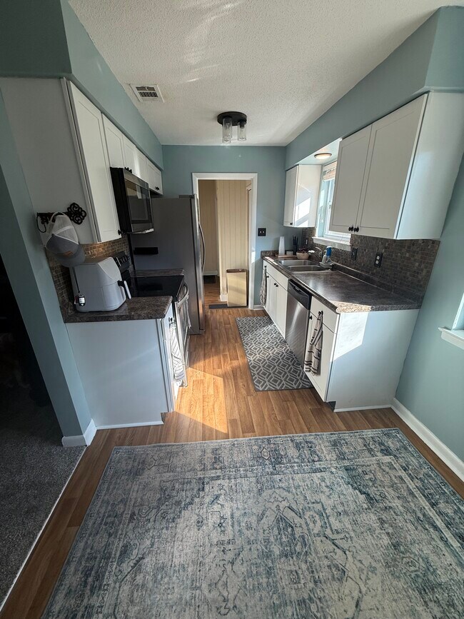 Building Photo - 113 Walz Cir