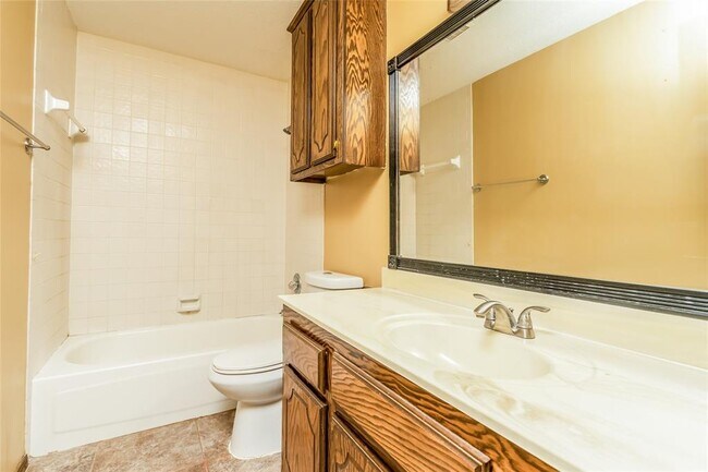 Building Photo - 708 Cactus Ct